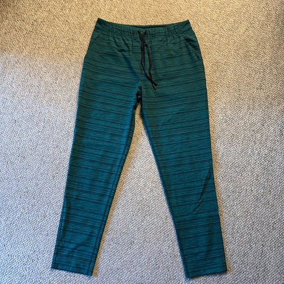 Lululemon Jet Crop Slim Green Navy Stripe Luxtreme 7/8 Length - Picture 1 of 8